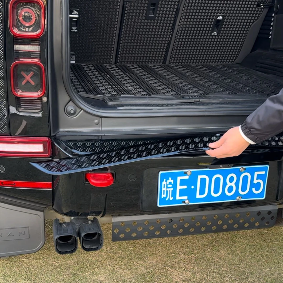 适用于20-25款路虎卫士防护板尾门外后护板后备箱110/90防擦条