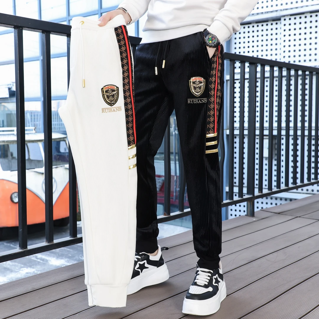 24男士秋冬季加绒加厚休闲裤时尚潮流弹力显瘦刺绣束脚丝绒裤子