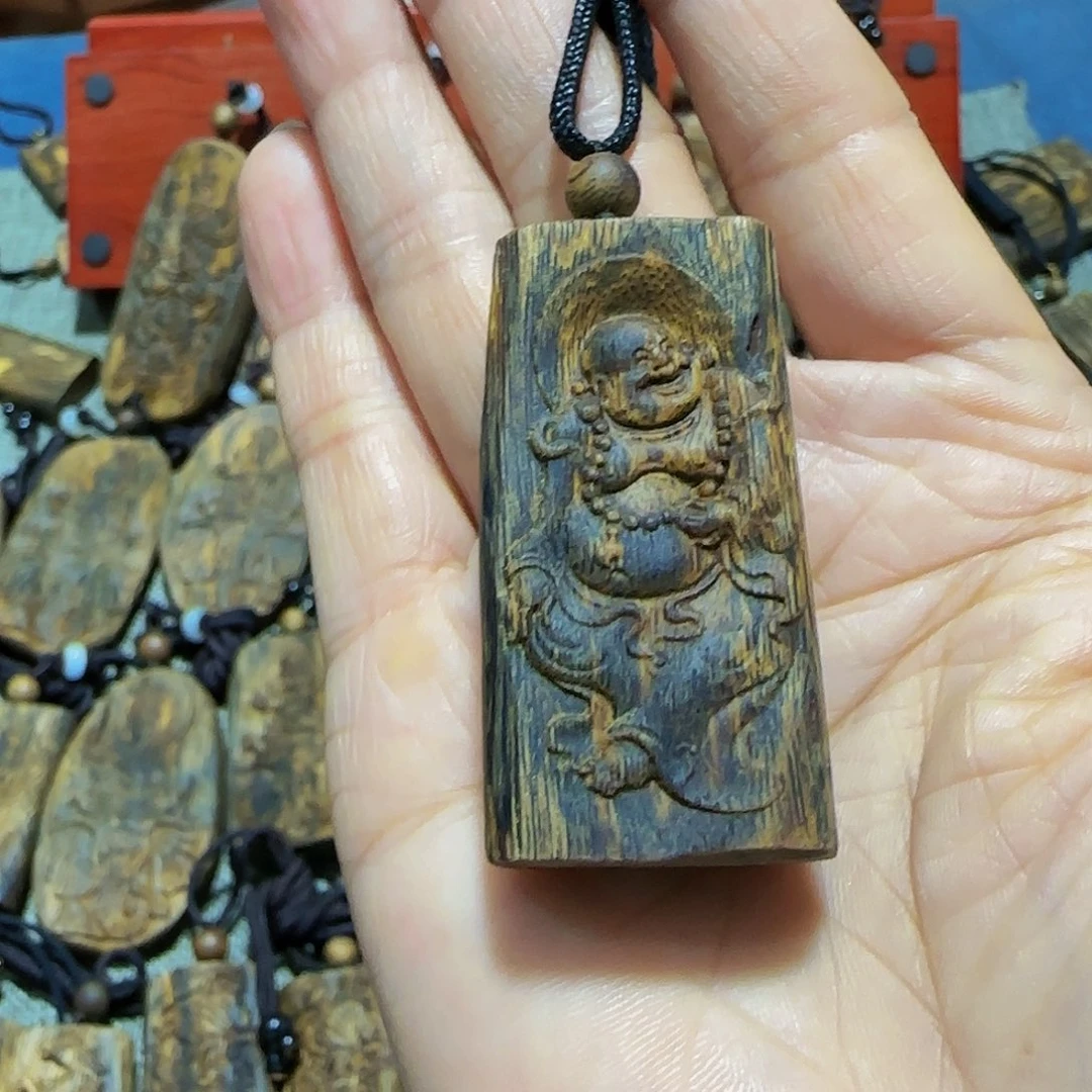 沉香吊坠海南白奇乌身老料佛公牌带绳13.5克