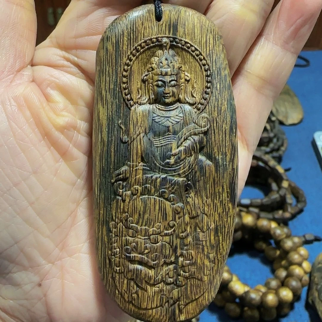 【闪购商品】沉香吊坠老*白奇乌身雕刻带绳子21.8克