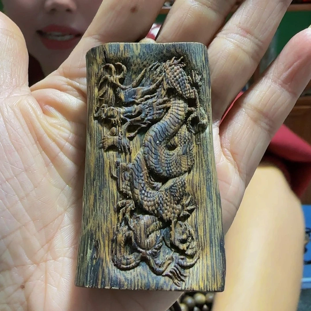 【闪购商品】沉香吊坠阳**荟白奇乌身雕刻带绳子25克