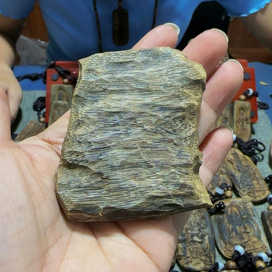 沉香闲*海南白奇乌身原材老料20克