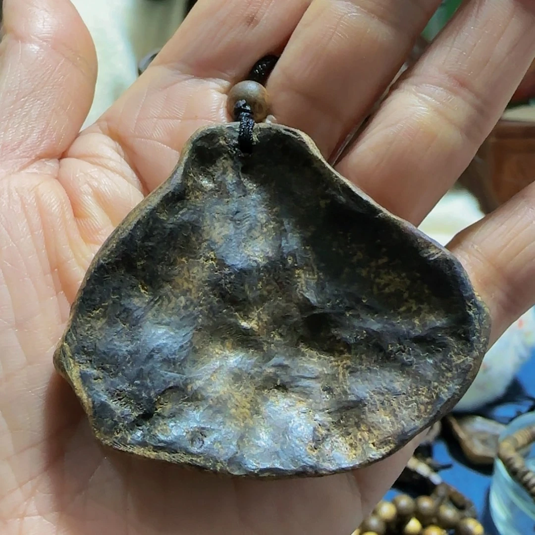 【闪购商品】沉香吊坠白奇乌身天然野老包头带绳子11.6克