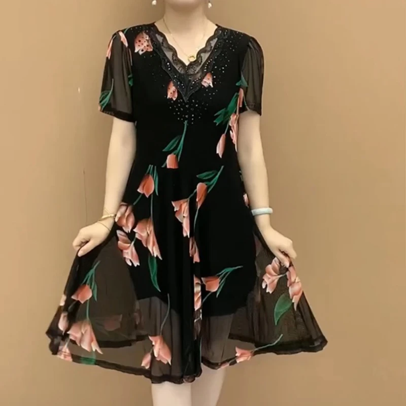 2025夏季新款蕾丝V领双层带里衬半袖中老年连衣裙中长款妈妈装