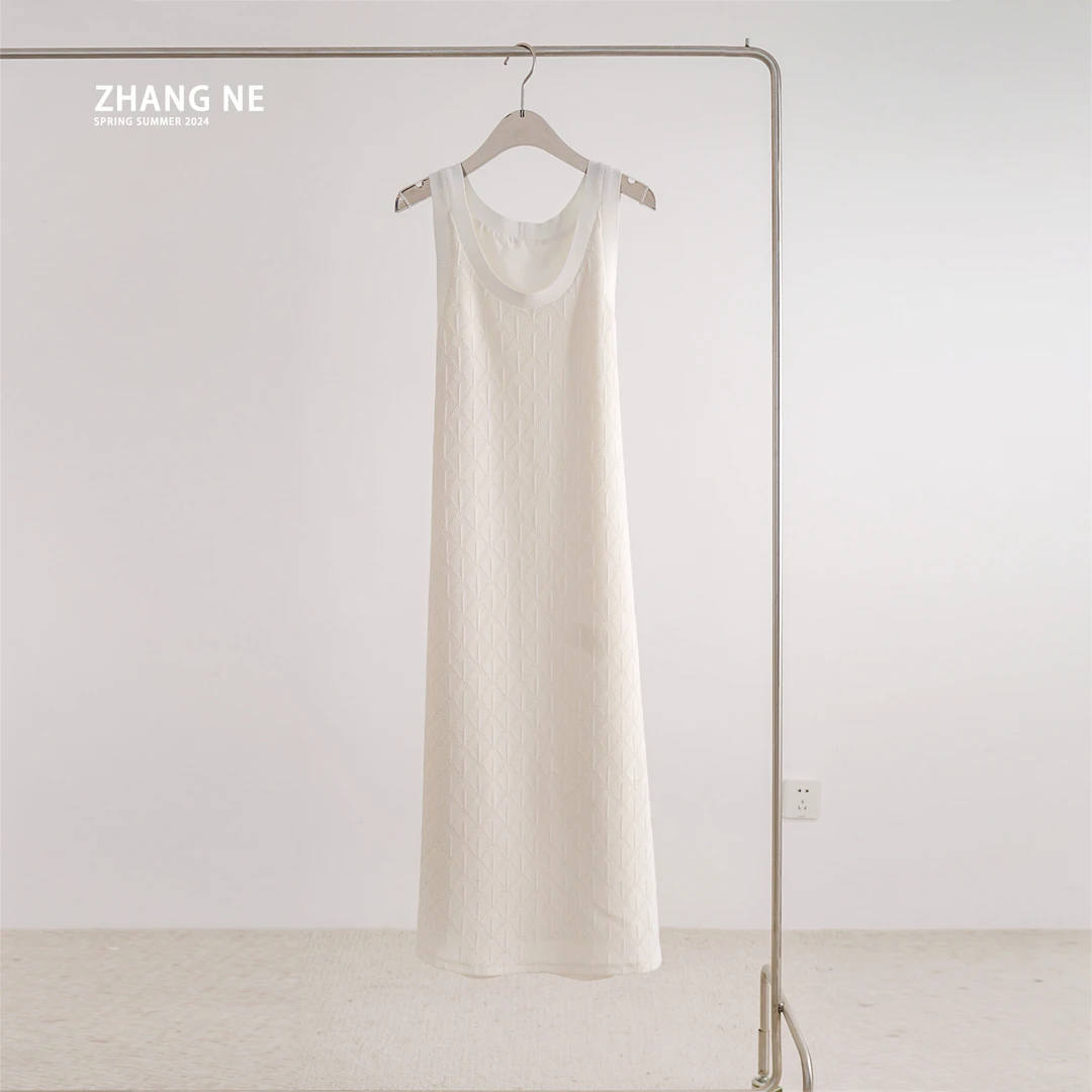 【ZHANG NE】秋季百搭刺绣圆领无袖设计师连衣裙