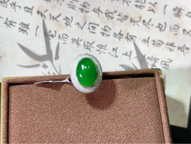 完美品质蛋面没有瑕疵18k豪华镶嵌戒指