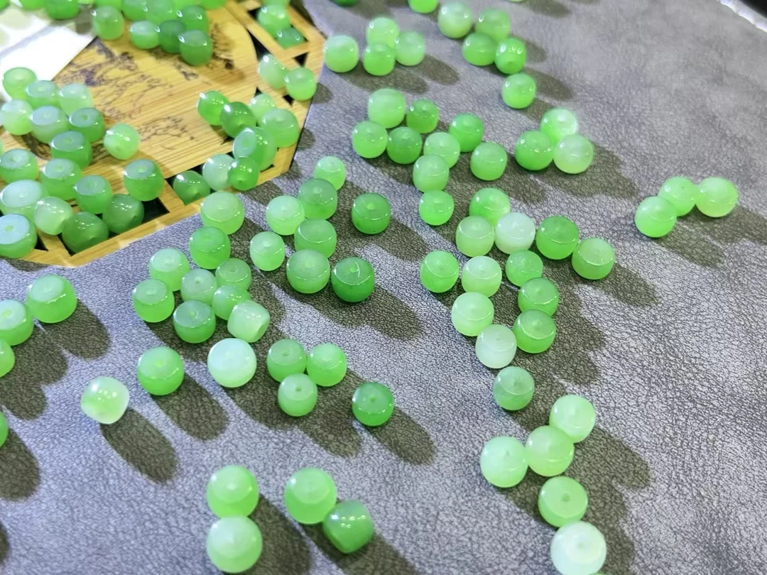 果绿色珠子散珠 老行尺寸6*7mm多样性发货，拍一发一