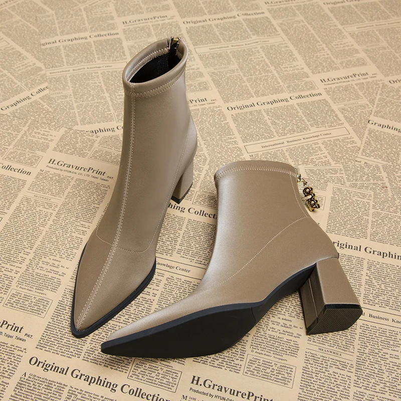 尖头靴子女2023新款真皮法式高跟瘦瘦靴黑色粗跟单靴高级感小短靴