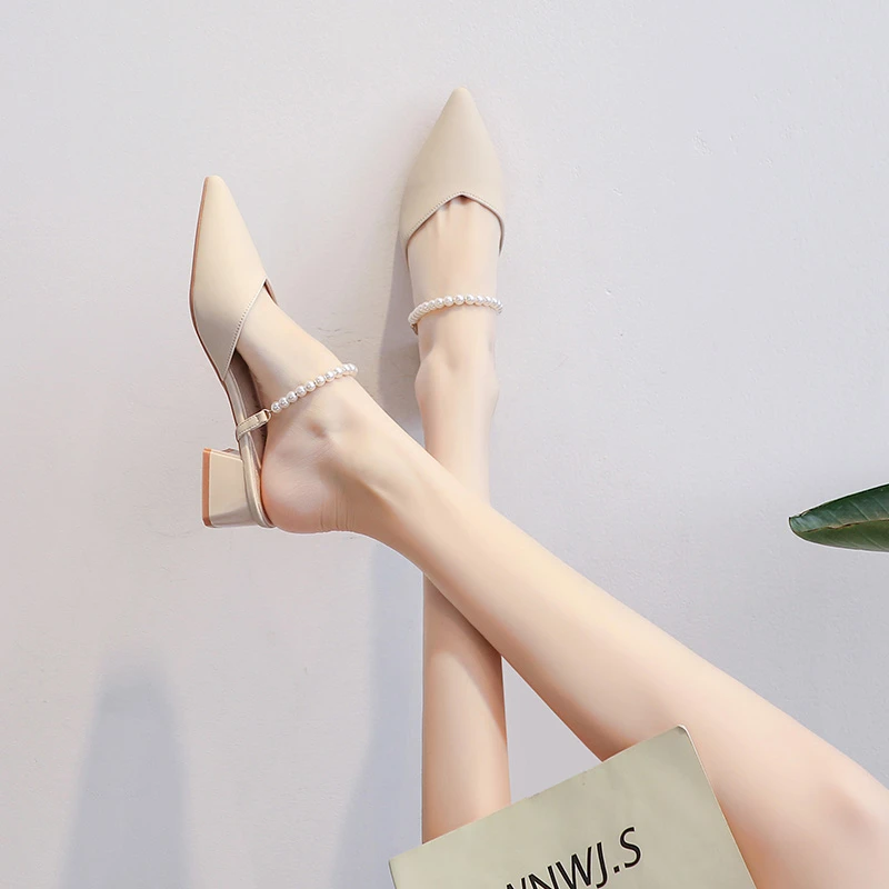 半包头凉拖鞋女外穿2024年夏新款尖头中跟珍珠一字带粗跟高跟凉鞋