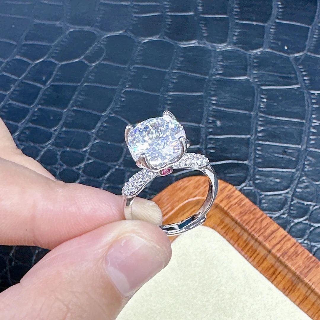 臻选戒指 泰国春武里经典时尚气质百搭白色戒指WDA5133