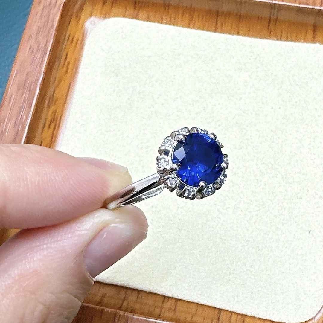 臻选戒指 泰国春武里经典时尚设计款气质百搭蓝色戒指TZL8