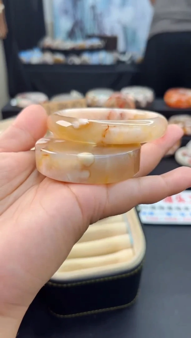 【闪购商品】石英质玉手镯未镶嵌赠品镯心（圈口57