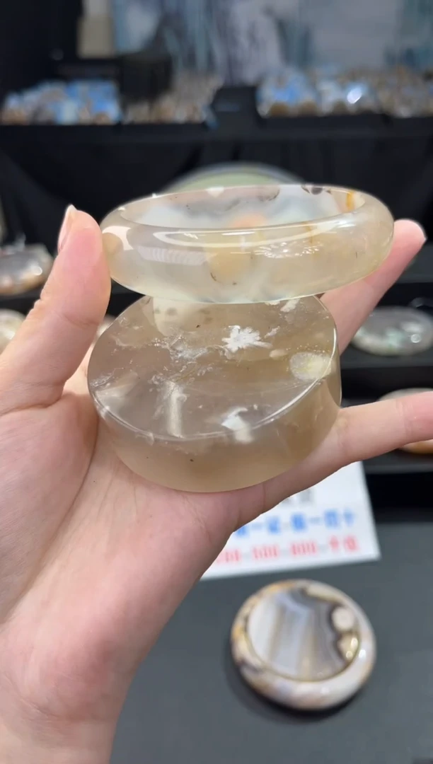 【闪购商品】石英质玉手镯未镶嵌赠品镯心（62圈口）无证书