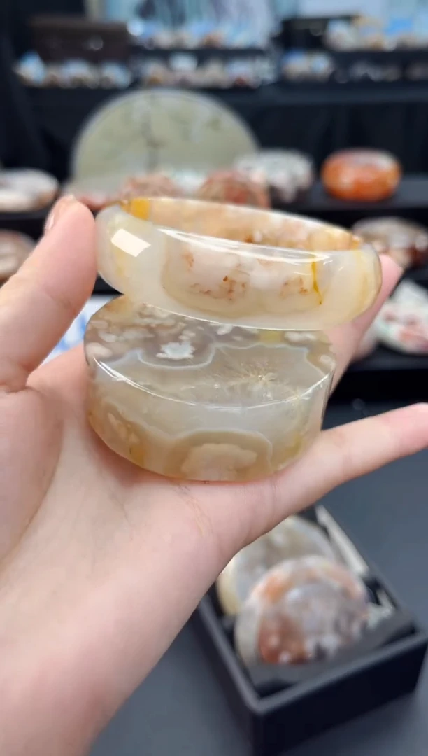 【闪购商品】石英质玉手镯未镶嵌赠品镯心（58圈口）无证书