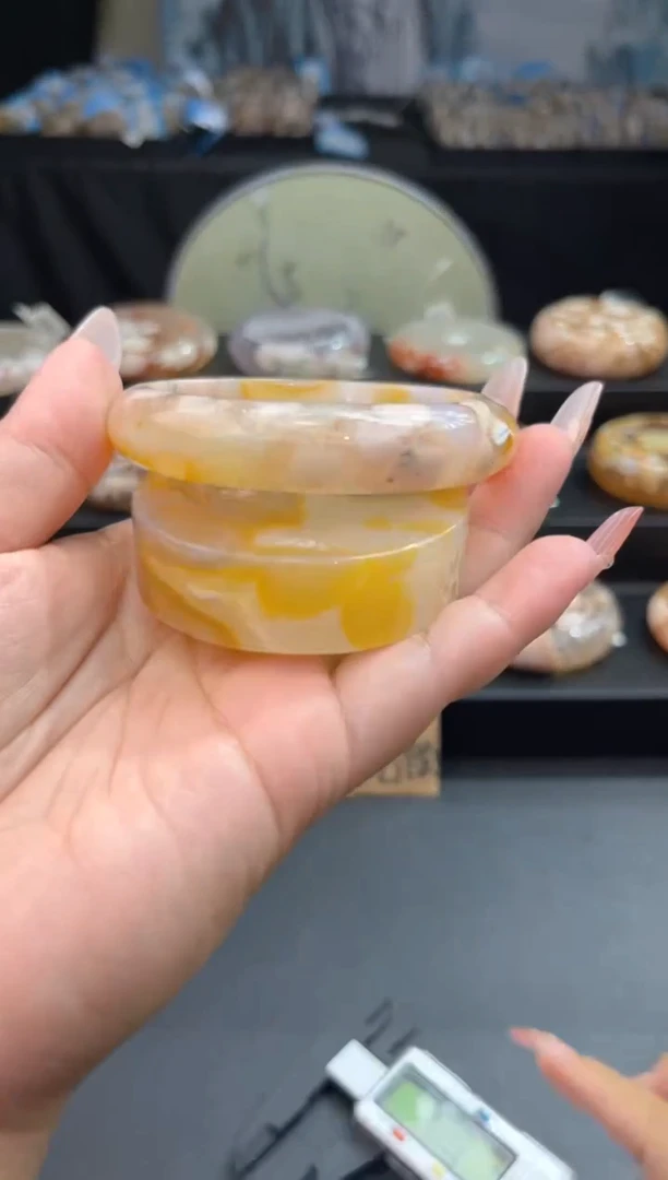 【闪购商品】石英质玉手镯未镶嵌赠品镯心（58圈口）无证书