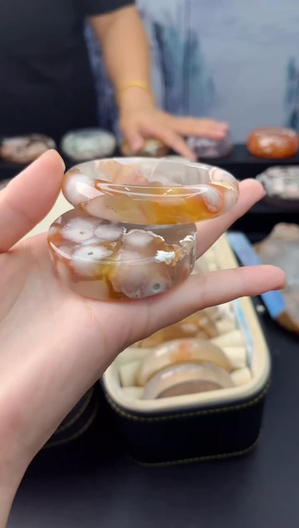 【闪购商品】石英质玉手镯未镶嵌赠品镯心（圈口55