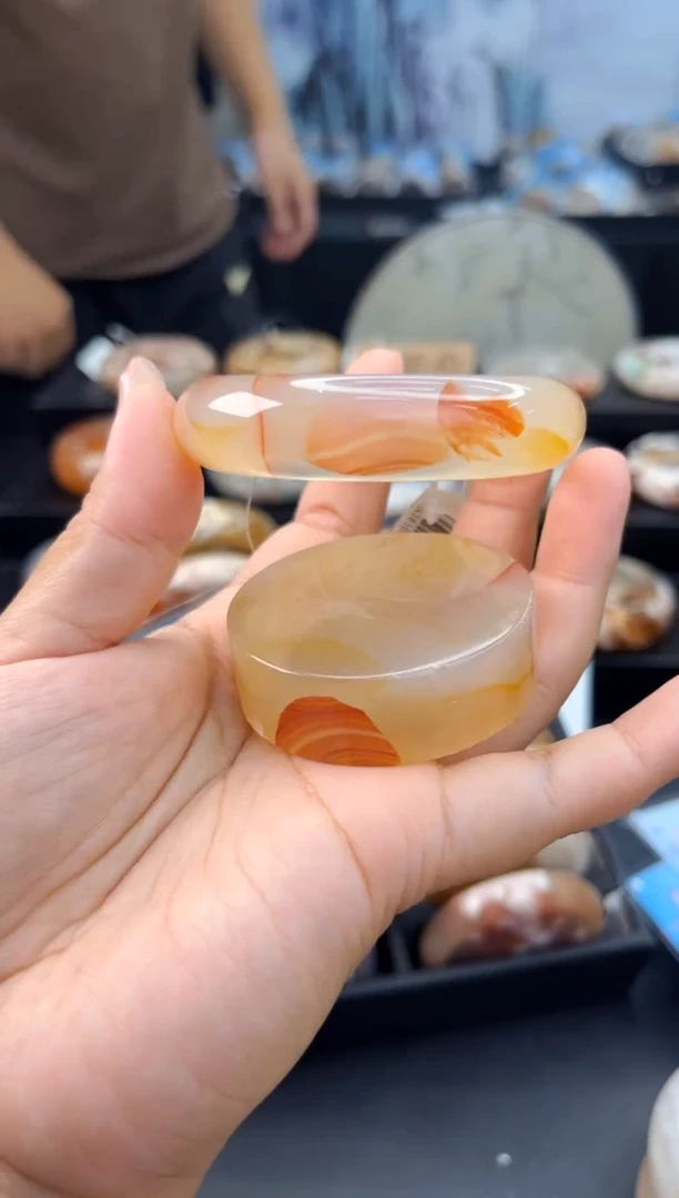 【闪购商品】石英质玉手镯未镶嵌赠品镯心（圈口）53