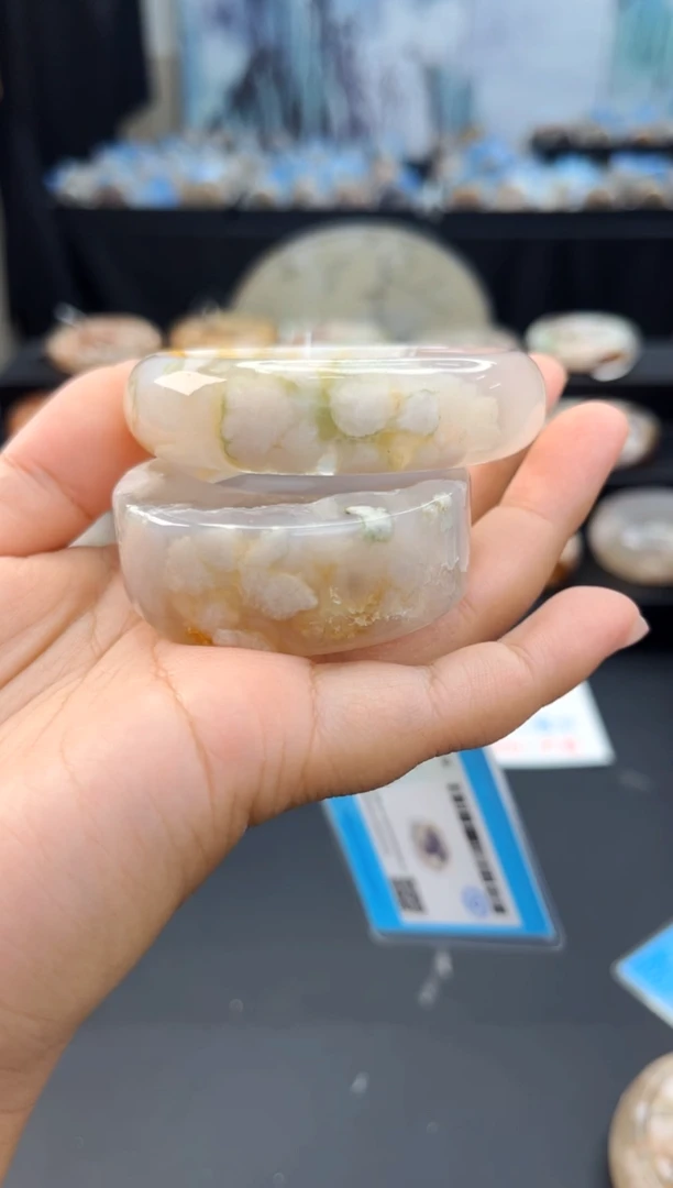 【闪购商品】石英质玉手镯未镶嵌赠品镯心（圈口）55
