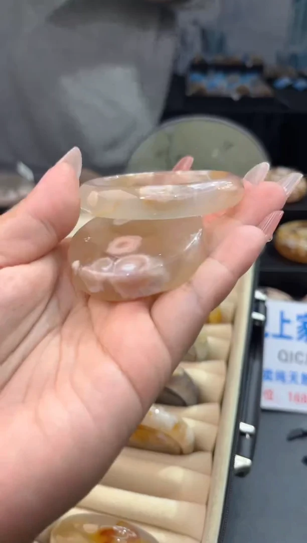 【闪购商品】石英质玉手镯未镶嵌赠品镯心（50圈口）