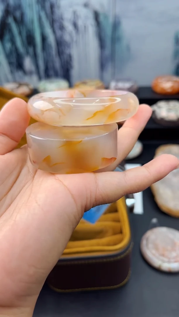 【闪购商品】石英质玉手镯未镶嵌赠品镯心（圈口56