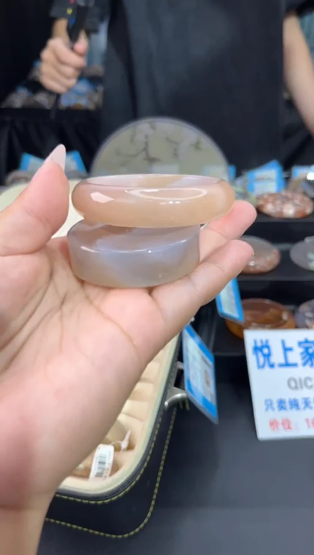 【闪购商品】石英质玉手镯未镶嵌赠品镯心（53圈口）