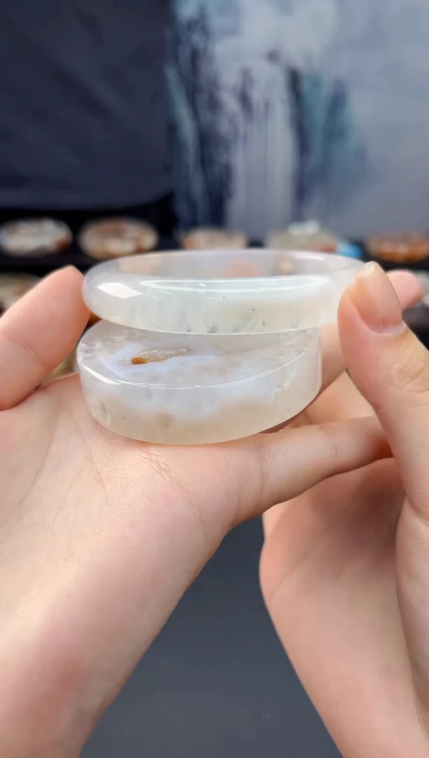 【闪购商品】石英质玉手镯未镶嵌赠品镯心（60圈口）无证书