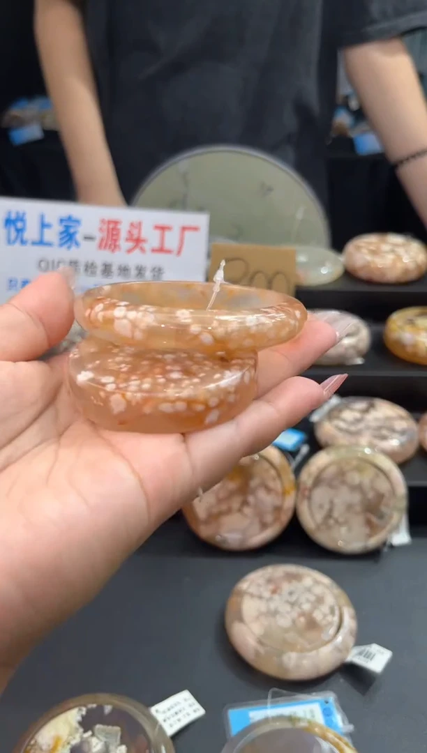 【闪购商品】石英质玉手镯未镶嵌赠品镯心（55圈口）