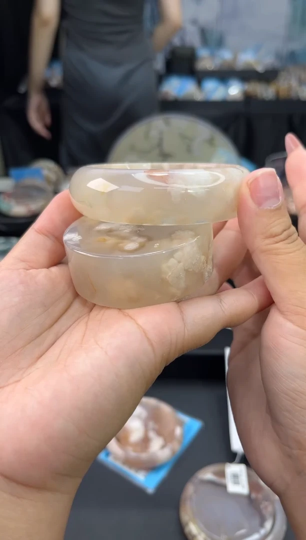 【闪购商品】石英质玉手镯未镶嵌赠品镯心（61圈口）