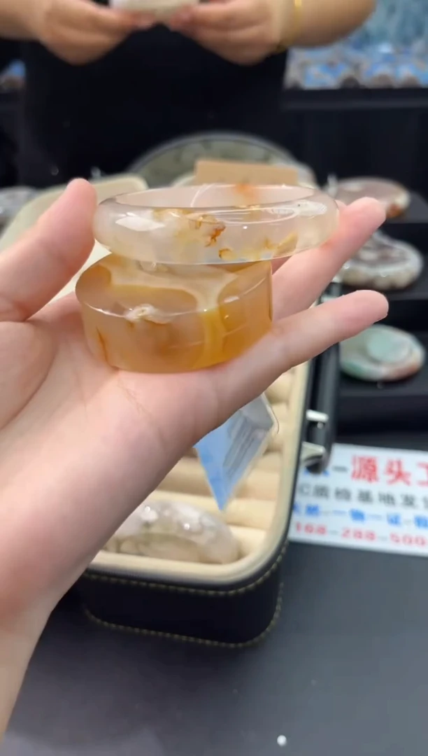 【闪购商品】石英质玉手镯未镶嵌赠品镯心（圈口55