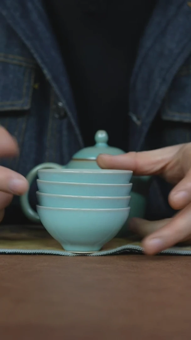 【闪购商品】瓷壶小碗杯四只微瑕