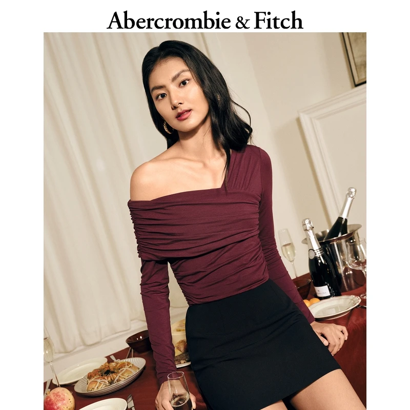 AF女装25春夏款法式辣妹气质设计感斜肩露肩长袖T恤139-4735