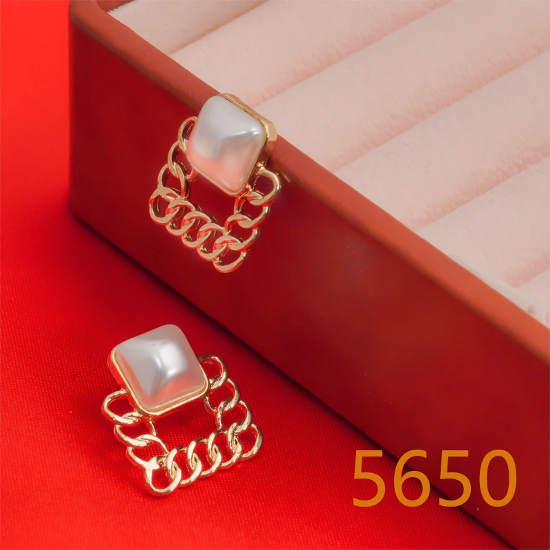 铜合金耳饰 时尚耳饰小众精致轻奢简约法式百搭金色气质白色5650E