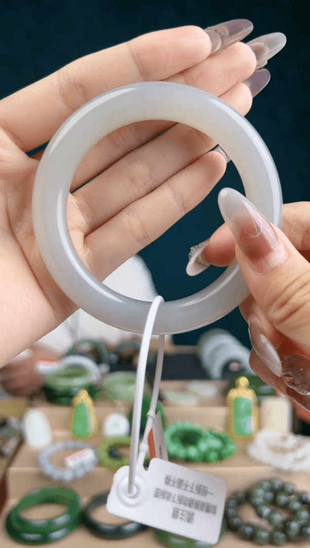 【闪购商品】和田玉手镯未镶嵌ZZ拍一发一多样性发货56.8