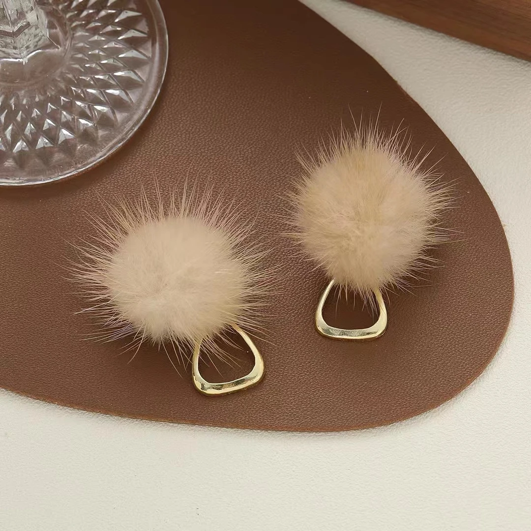 铜合金耳饰 「秋日暖调」温柔气质小香风毛球耳环简约耳钉女秋冬毛