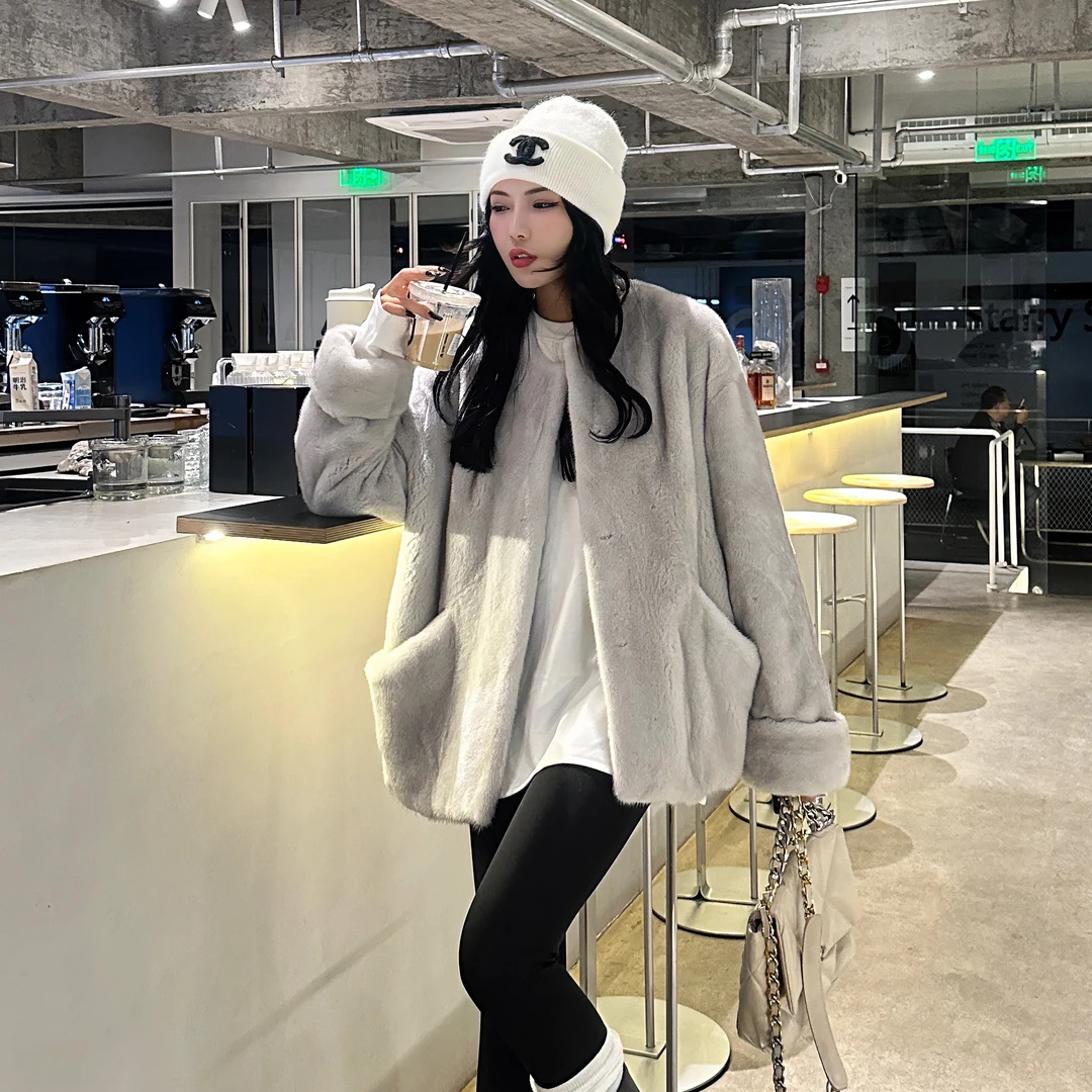 进口短二小母貂挽袖洋气时尚女外套短款气质轻奢秋冬圆领气质水貂