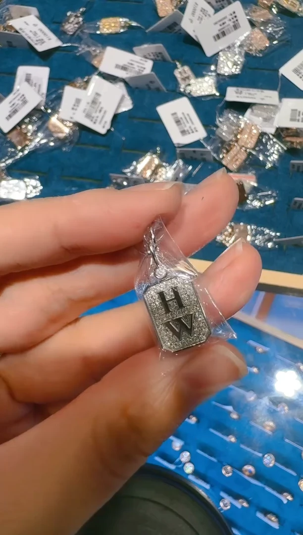 【闪购商品】钻石吊坠不含链18K金镶嵌精选01-HW白