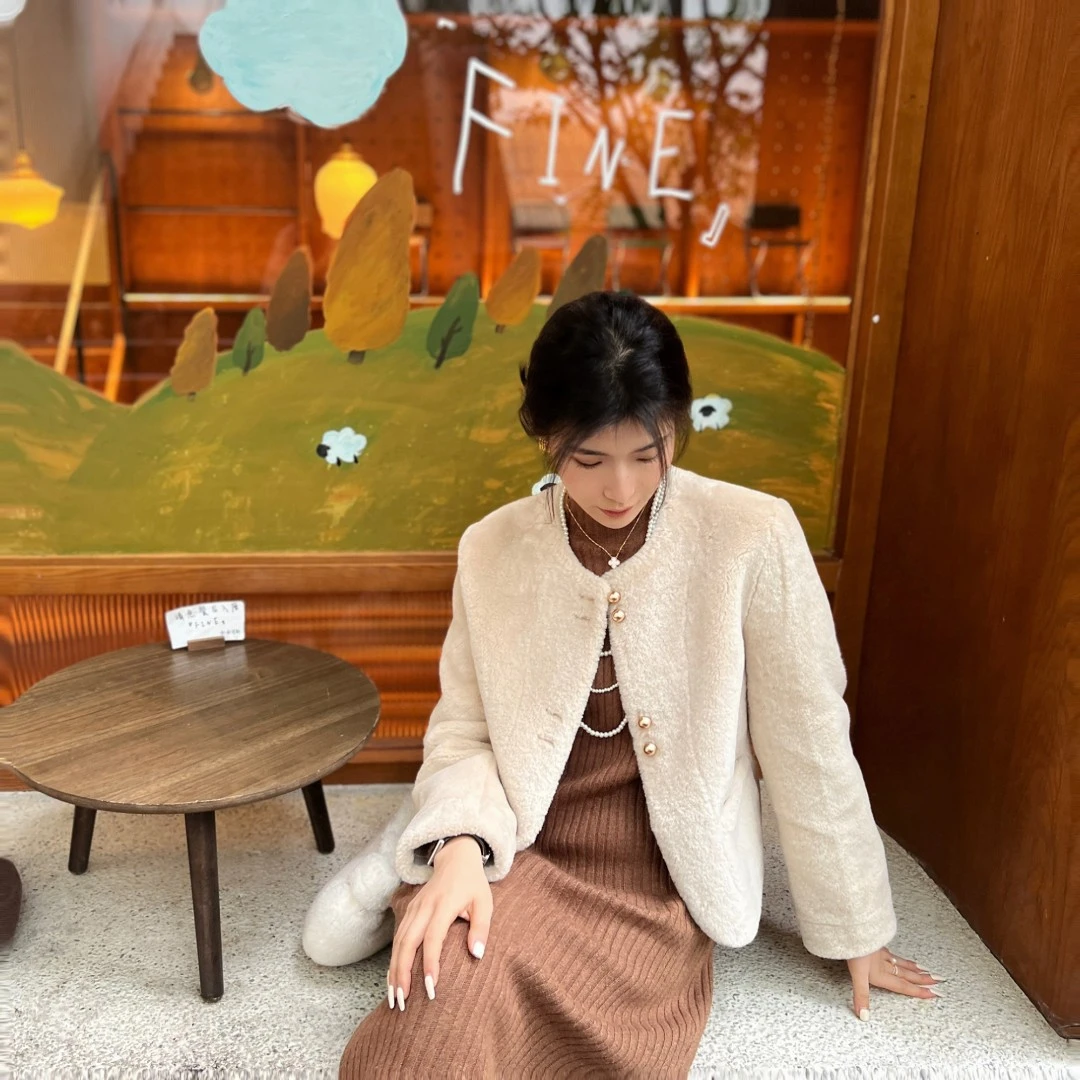 Molly Manor/莫莉庄园秋冬短外套上衣小香风皮毛一体毛绒短外套