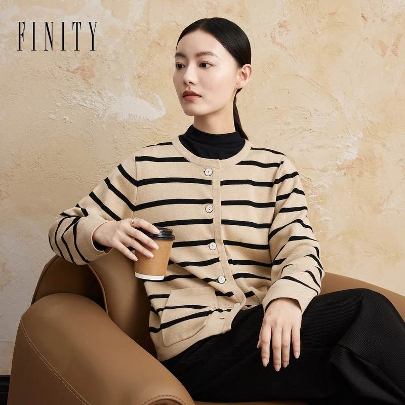 【小晴专属】FINITY 长袖休闲条纹圆领撞色毛针织衫 F21W9B54Z1