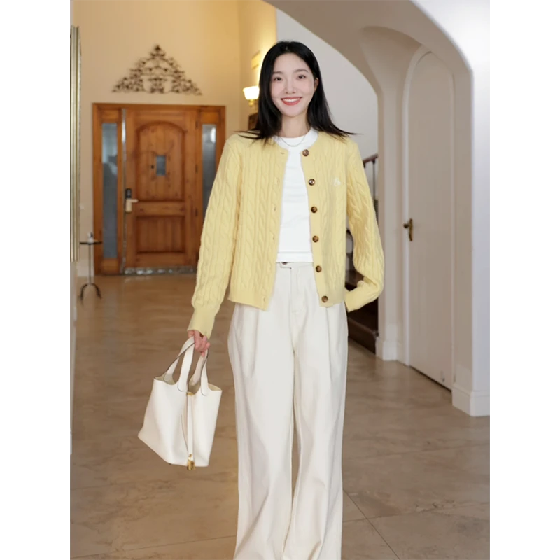 郭九九呢 棉经典麻花明媚嫩黄针织毛衣开衫阔腿牛仔裤 G924Z14994
