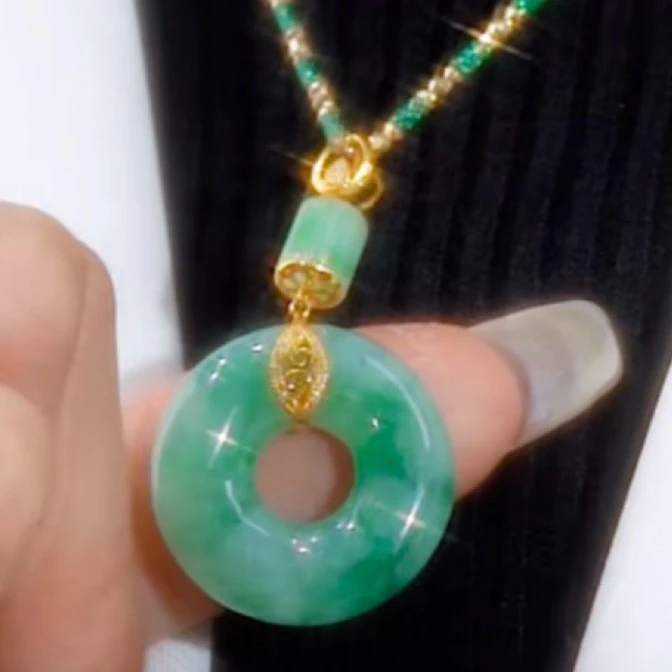 k金镶嵌-甜阳翡翠子母扣多样颜色吊坠项链