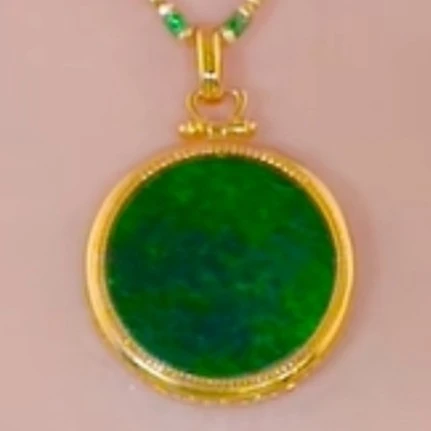满辣绿天然翡翠A货 经典百搭款圆牌吊坠项链
