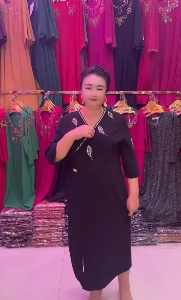 《麝香女装店》冬季大码连衣裙