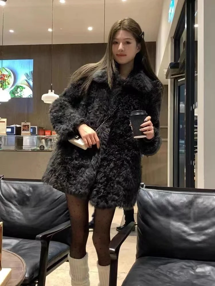 顽童托卡2024冬季新款翻领外套环保皮毛一体中长款宽松大衣