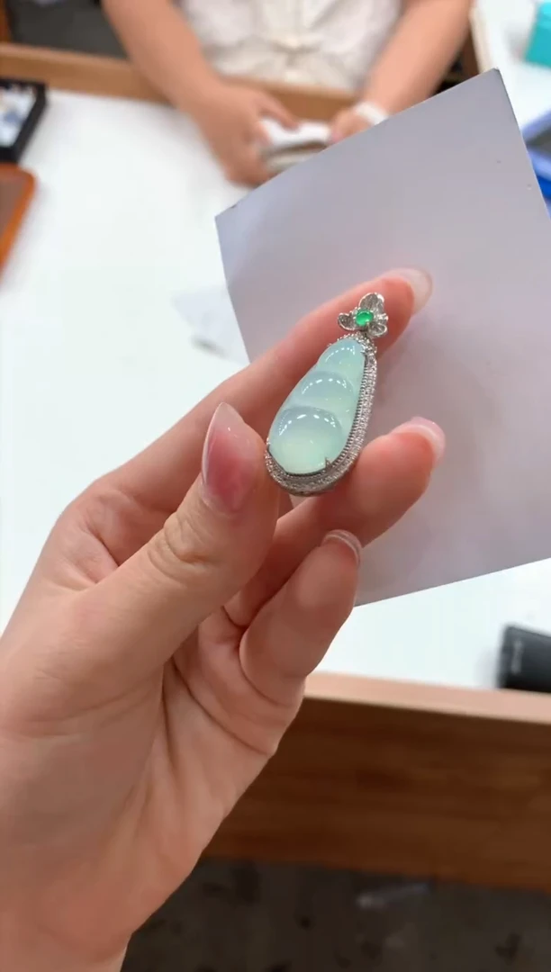 【闪购商品】翡翠颈饰18K金镶嵌不退不换