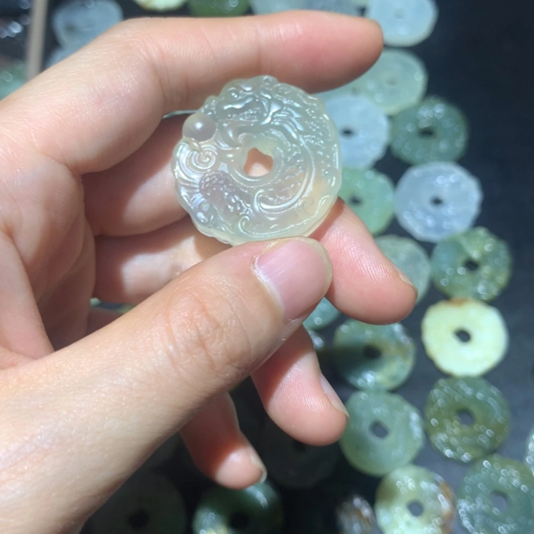 【闪购商品】蛇纹石玉颈饰未镶嵌虞*