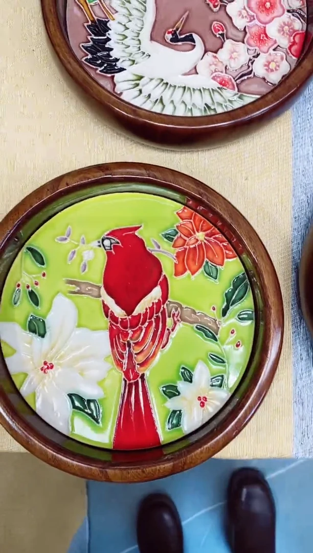 【闪购商品】瓷瓷片绿地鹦鹉18圆盘