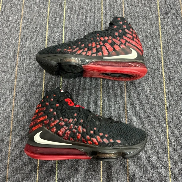 （42.5码）詹姆斯LBJ17篮球鞋/黑红/配盒/BQ3177-006公价799
