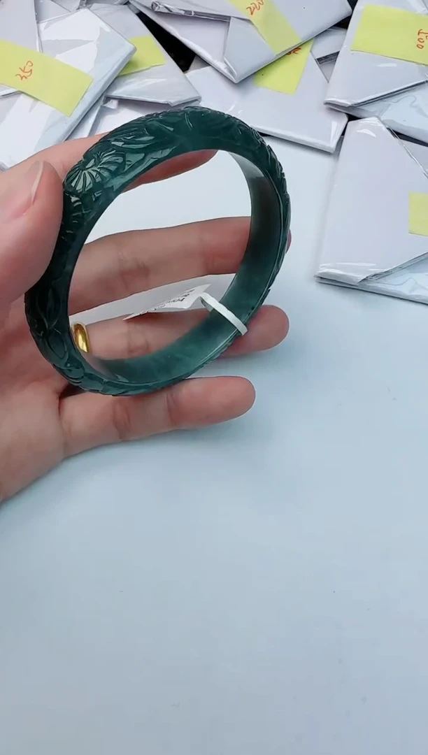 【闪购商品】翡翠手镯未镶嵌59圈口