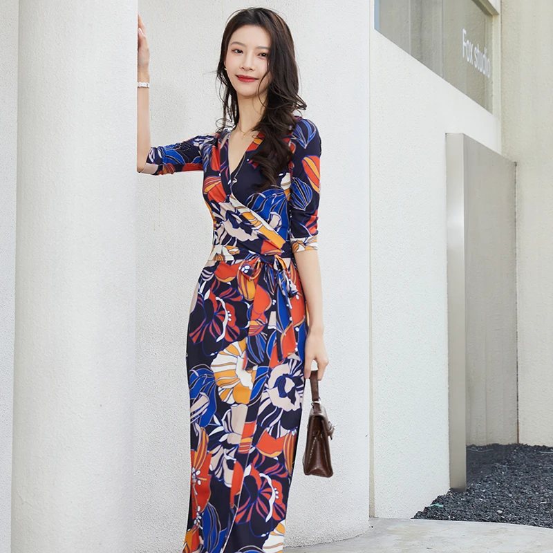 博雅国际2023新款裹身裙时尚度假风黄桔大花修身显瘦长款连衣裙