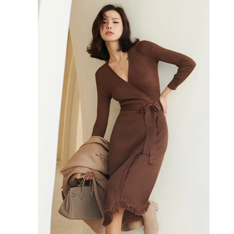 博雅国际秋冬新v领修身显瘦高腰羊毛内搭针织连衣裙长款女小个子
